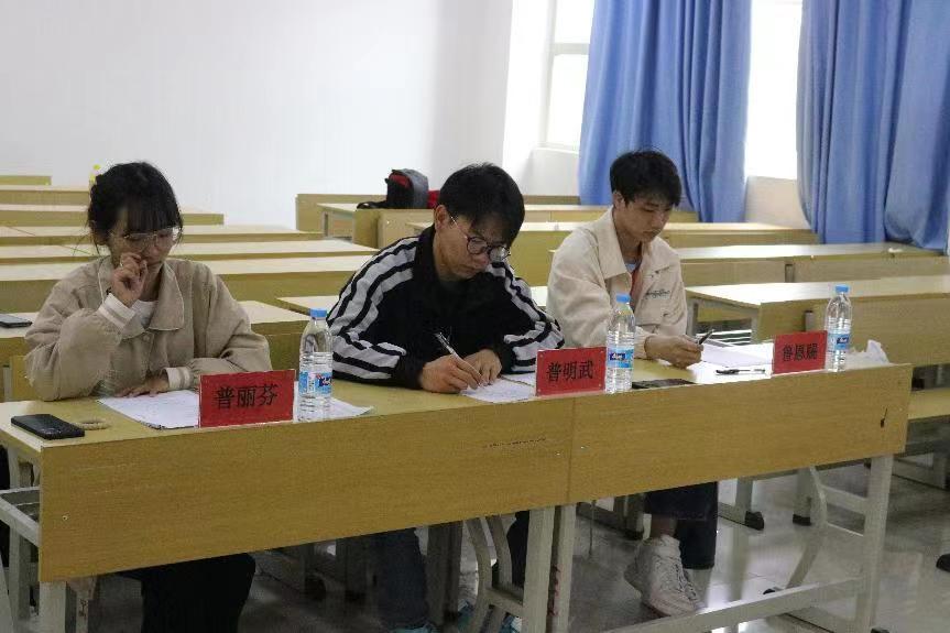 以奋斗之姿，展青春本色