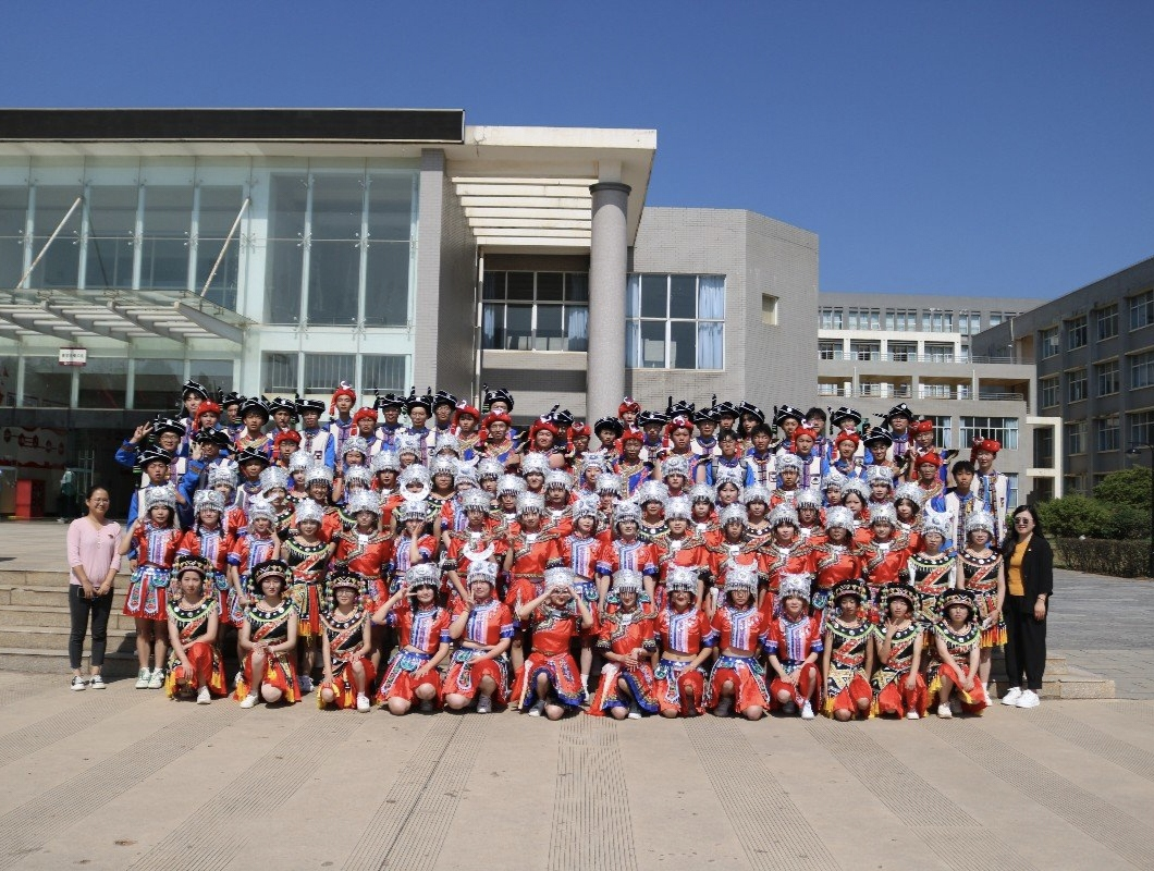 勇于攀登，追求卓越