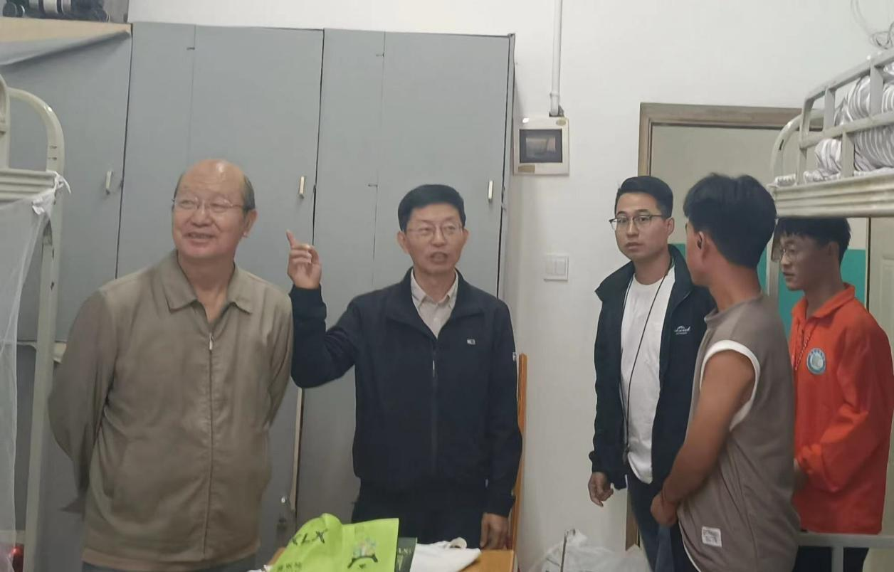 来啦！来啦！来啦！老师送温暖来啦！