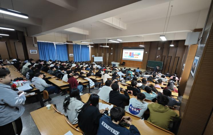 就业讲座成功举办，助力学生提升职场竞争力