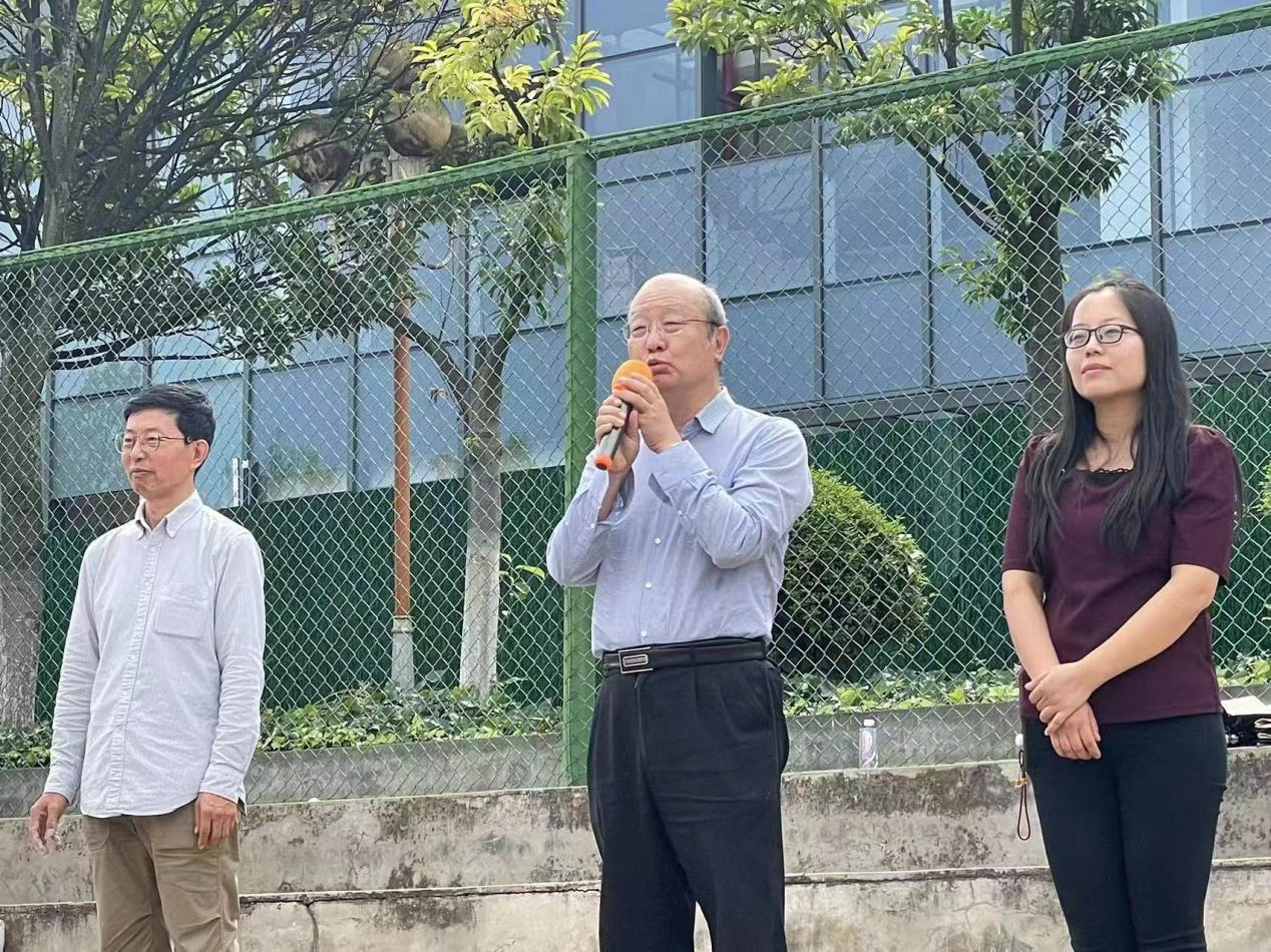 信息工程学院老师情暖军训场