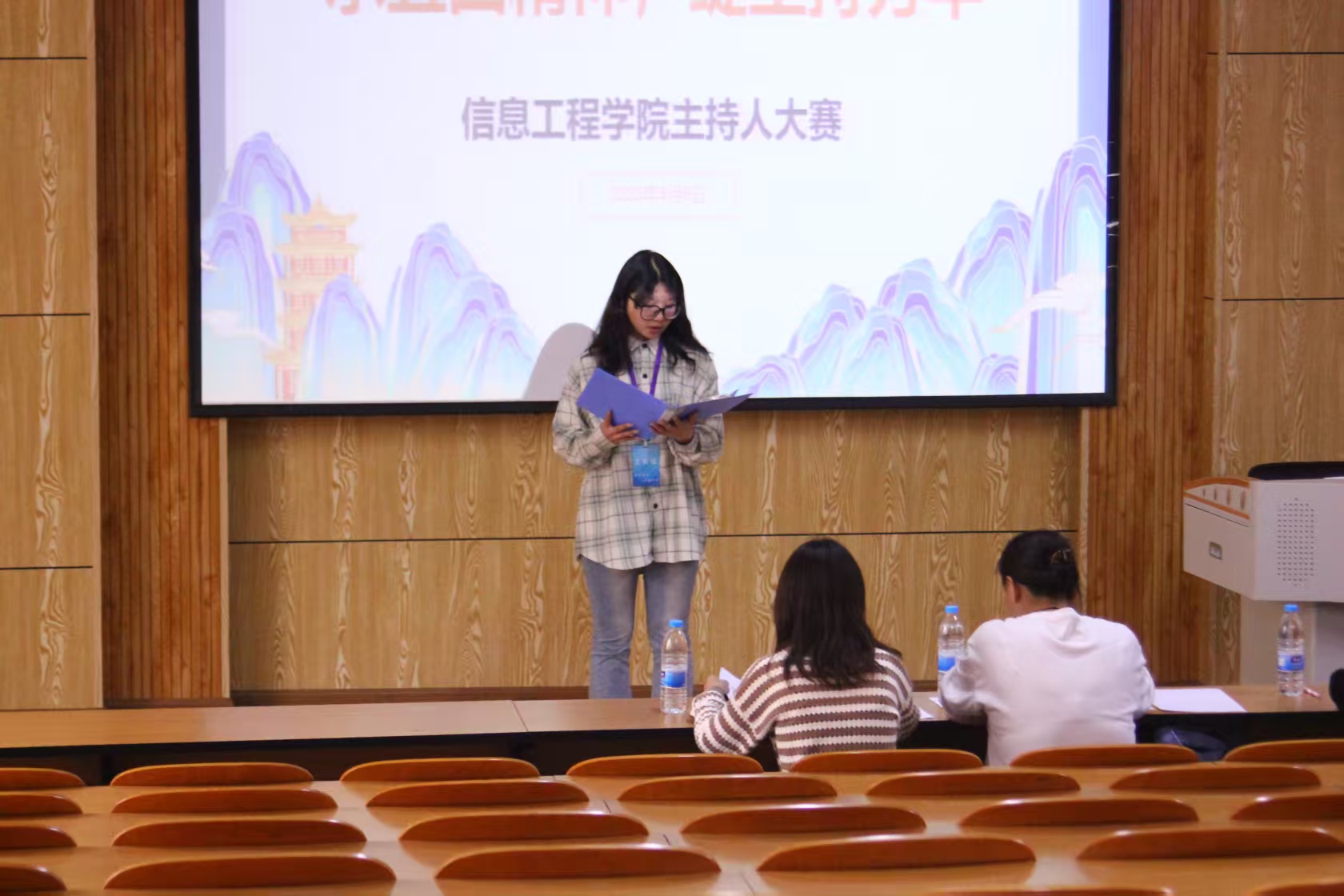 承五四精神，绽主持芳华