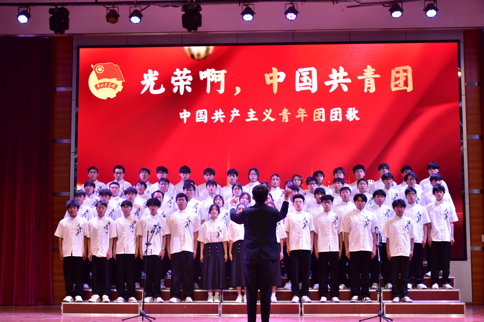 匠心筑梦跟党走·红歌唱响新时代