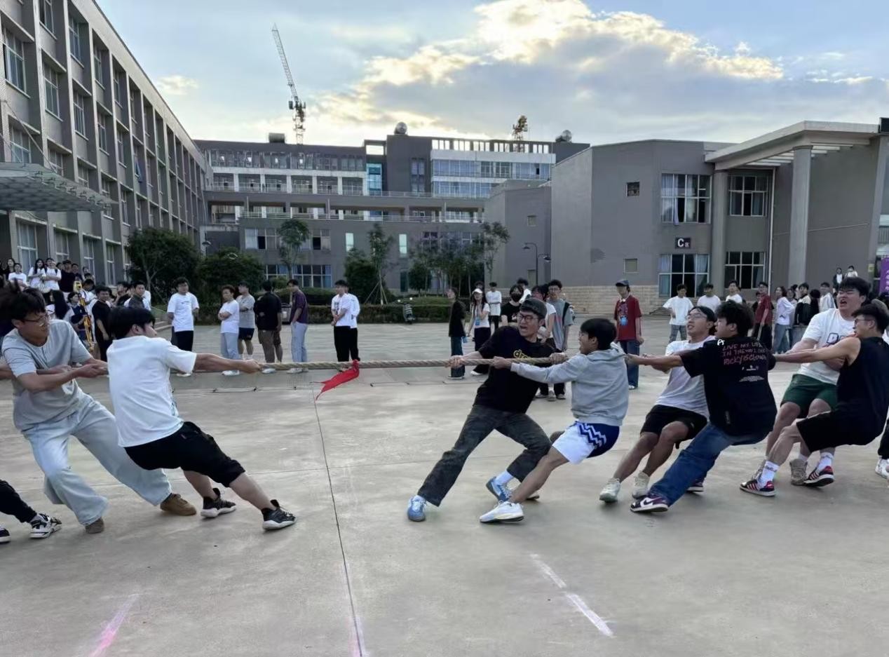 凝心凝力展风采，拔河比赛燃激情