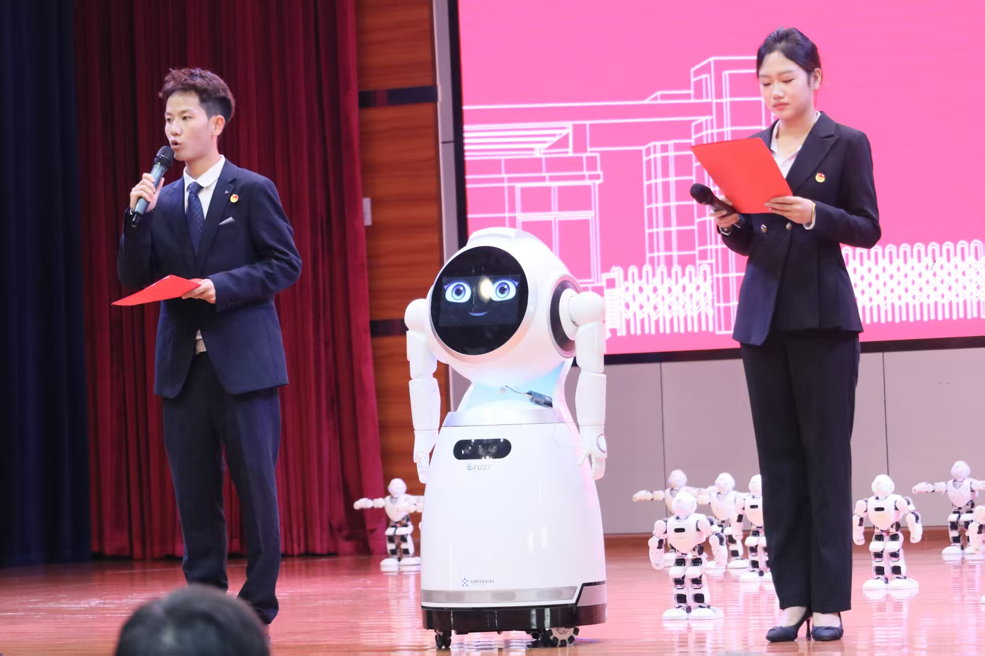 信息工程学院2025级新生入学教育暨开学典